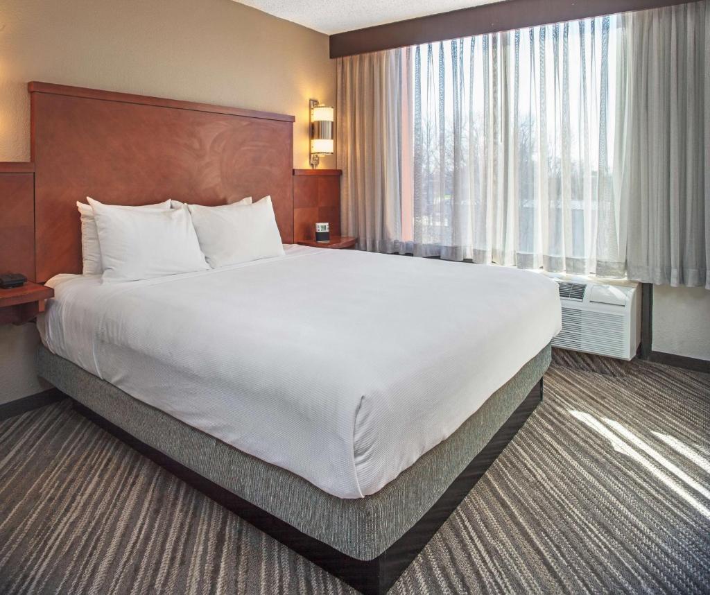 Hyatt Place Cincinnati Blue Ash Image