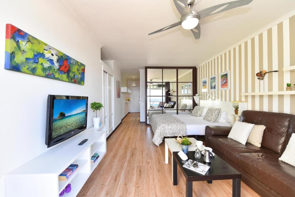 Beachfront Apartment Las Canteras LM52YY by VillaGranCanaria 5