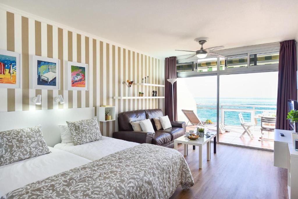 Beachfront Apartment Las Canteras LM52YY by VillaGranCanaria 2