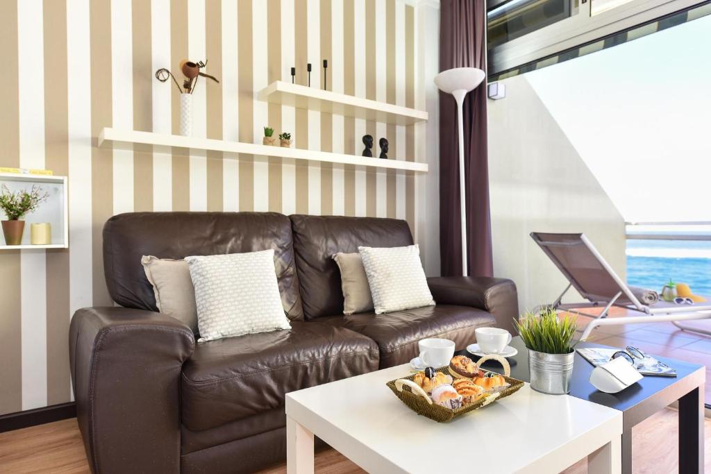 Beachfront Apartment Las Canteras LM52YY by VillaGranCanaria 4