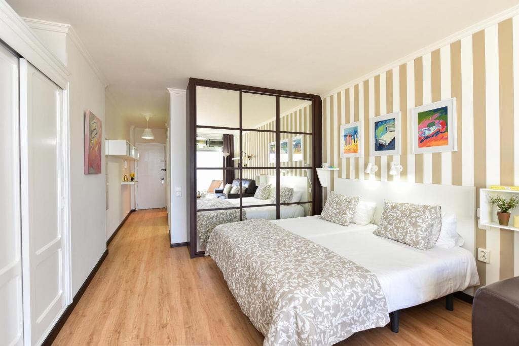 Beachfront Apartment Las Canteras LM52YY by VillaGranCanaria 7