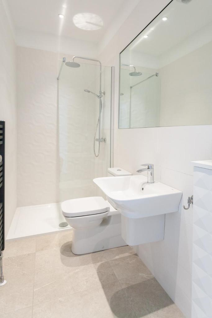5 Star - The Ulsterville Residences - Free On-site Parking 6