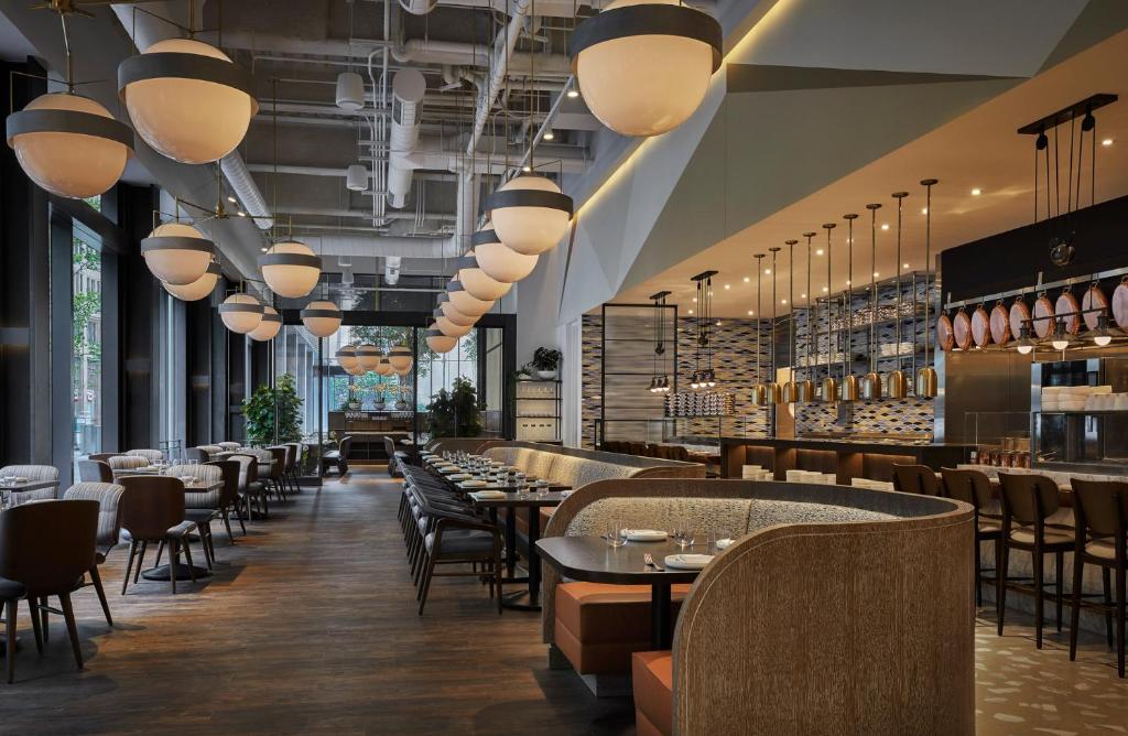 Four Seasons Hotel Philadelphia at Comcast Center Image