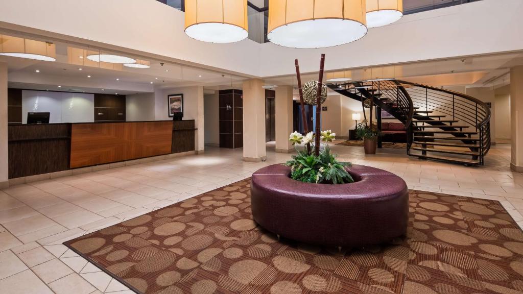 Best Western Plus Montreal Downtown- Hotel Europa Image
