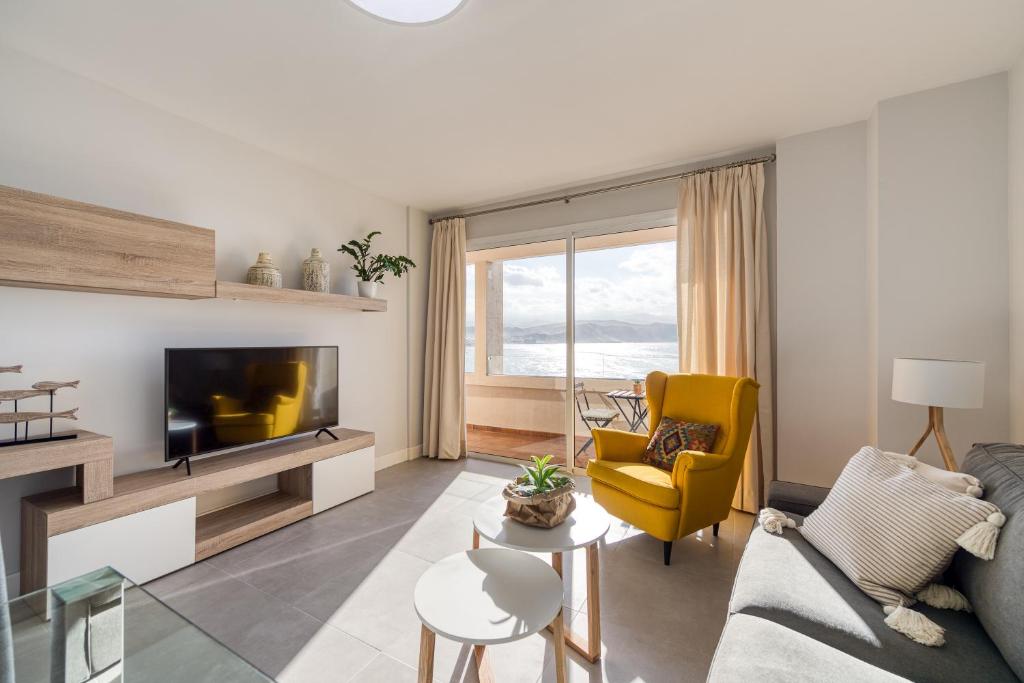 Living Las Canteras Homes - BRIGHT BEACHFRONT 5