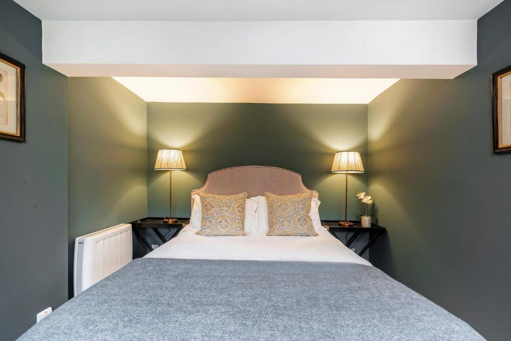 Tucking Mill View- Self Catering 2
