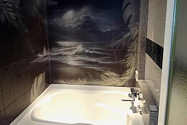 La salle de bains est pourvue d'un lavabo et offre une vue sur l'océan. dans l'établissement PrincessPrincessAzumino, à Azumino 10 autres photos