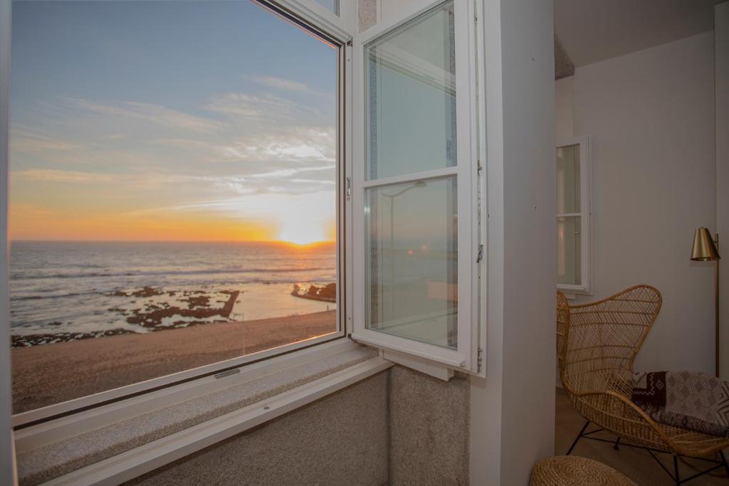 Liiiving in Porto - Luxury Beachfront Apartments 8