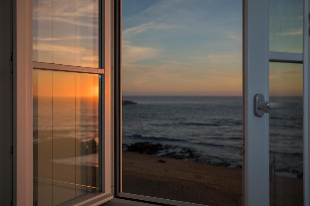 Liiiving in Porto - Luxury Beachfront Apartments 6