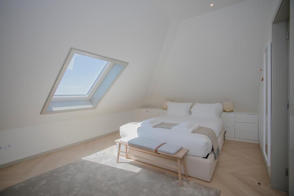 Liiiving in Porto - Luxury Beachfront Apartments 5