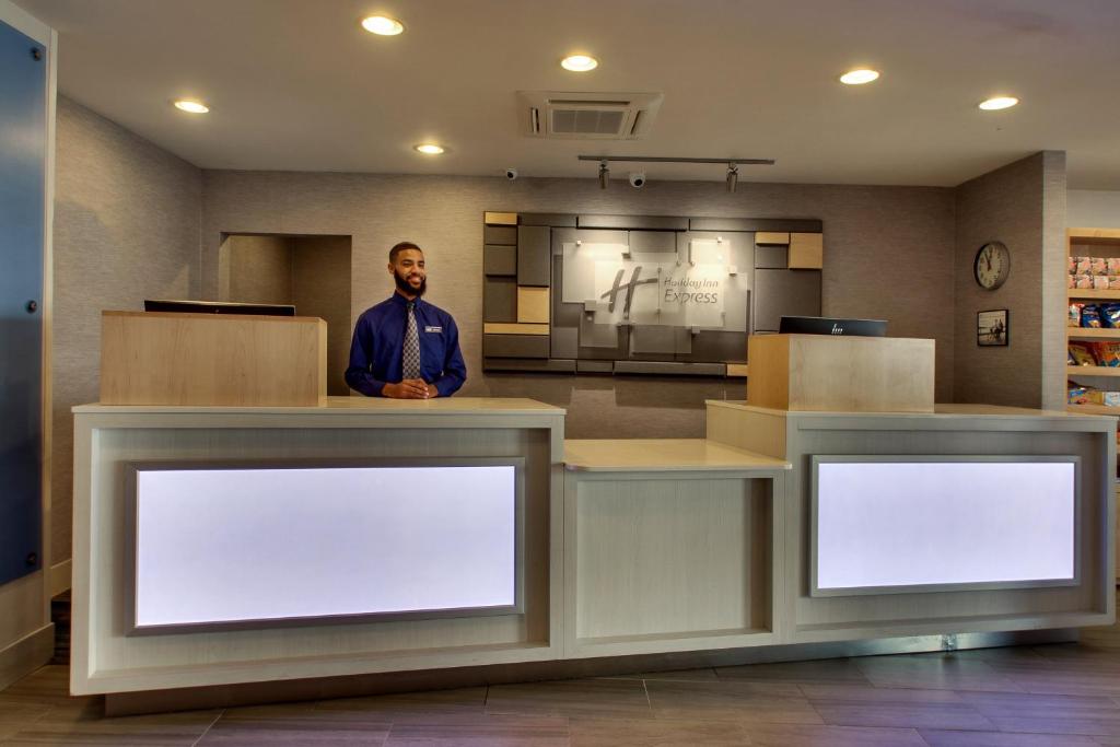 Holiday Inn Express Baltimore BWI Airport West, an IHG Hotel Image