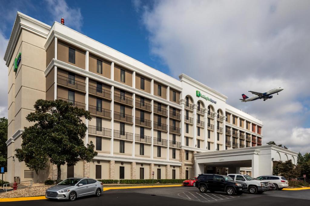 Holiday Inn Express Atlanta Airport-College Park, an IHG Hotel Image