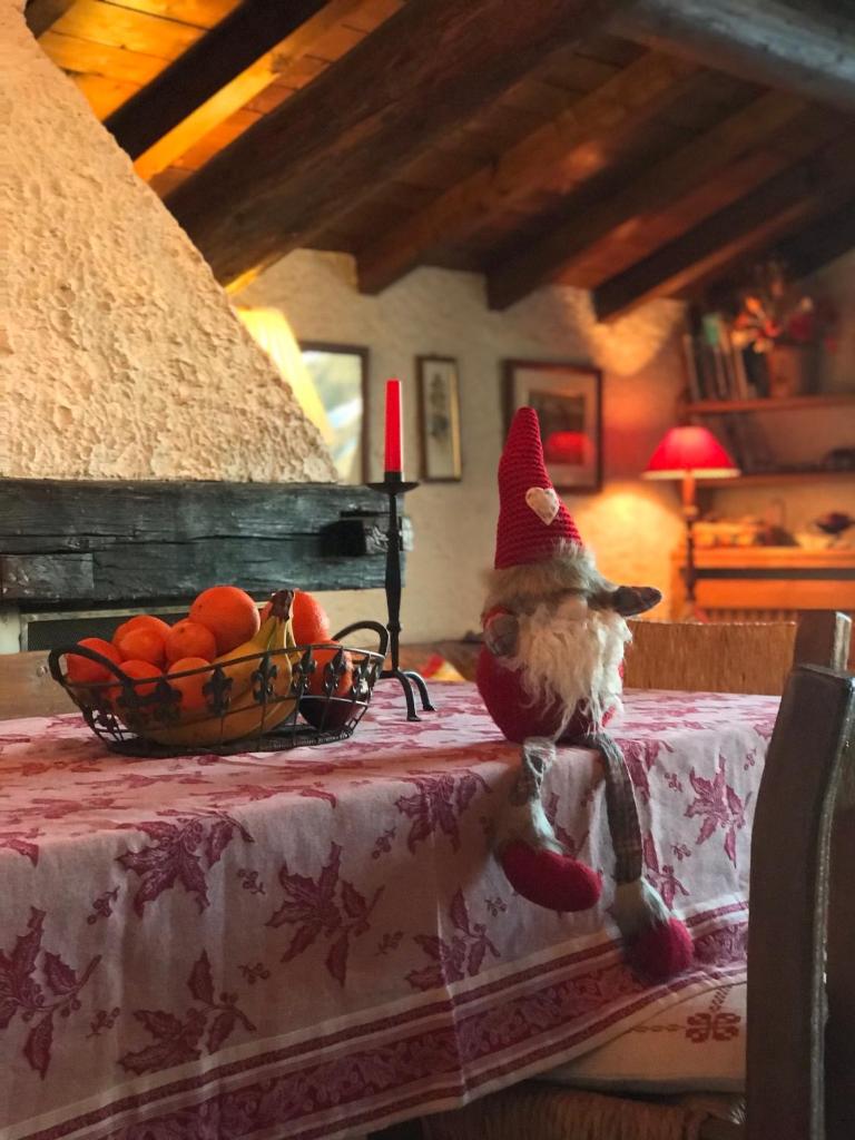 Photo de la galerie de l'établissement Appartement Hameau des Pistes - Ski-in and Ski-out, à Megève 34 autres photos