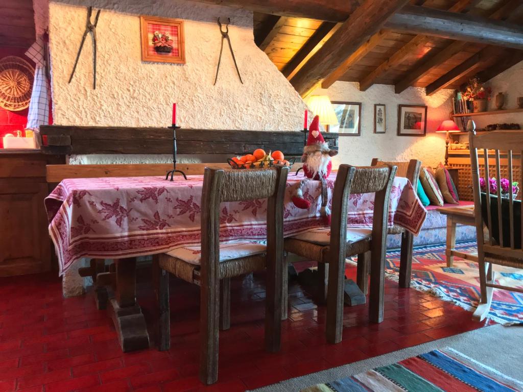 Photo de la galerie de l'établissement Appartement Hameau des Pistes - Ski-in and Ski-out, à Megève