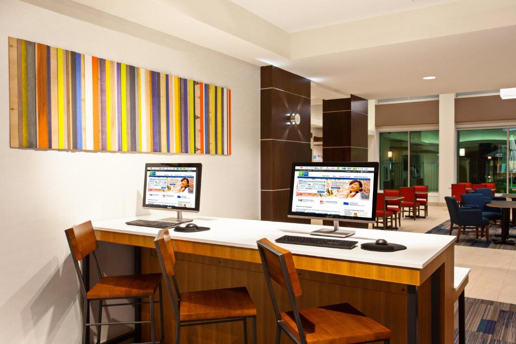 Holiday Inn Express & Suites Houston S - Medical Ctr Area, an IHG Hotel Image