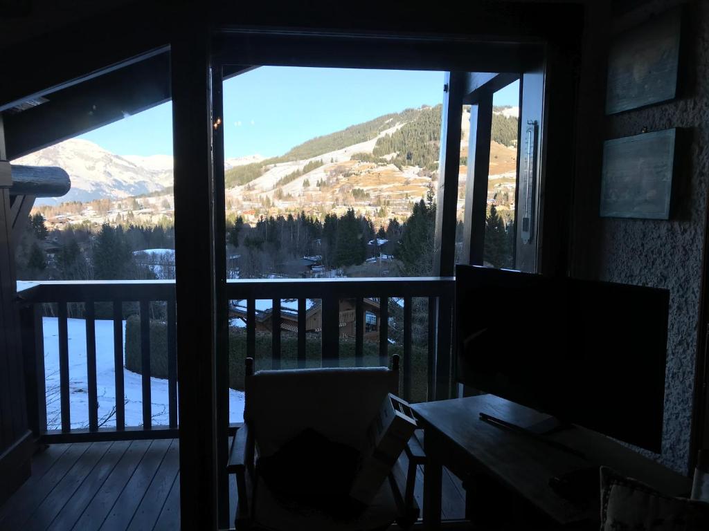 Photo de la galerie de l'établissement Appartement Hameau des Pistes - Ski-in and Ski-out, à Megève