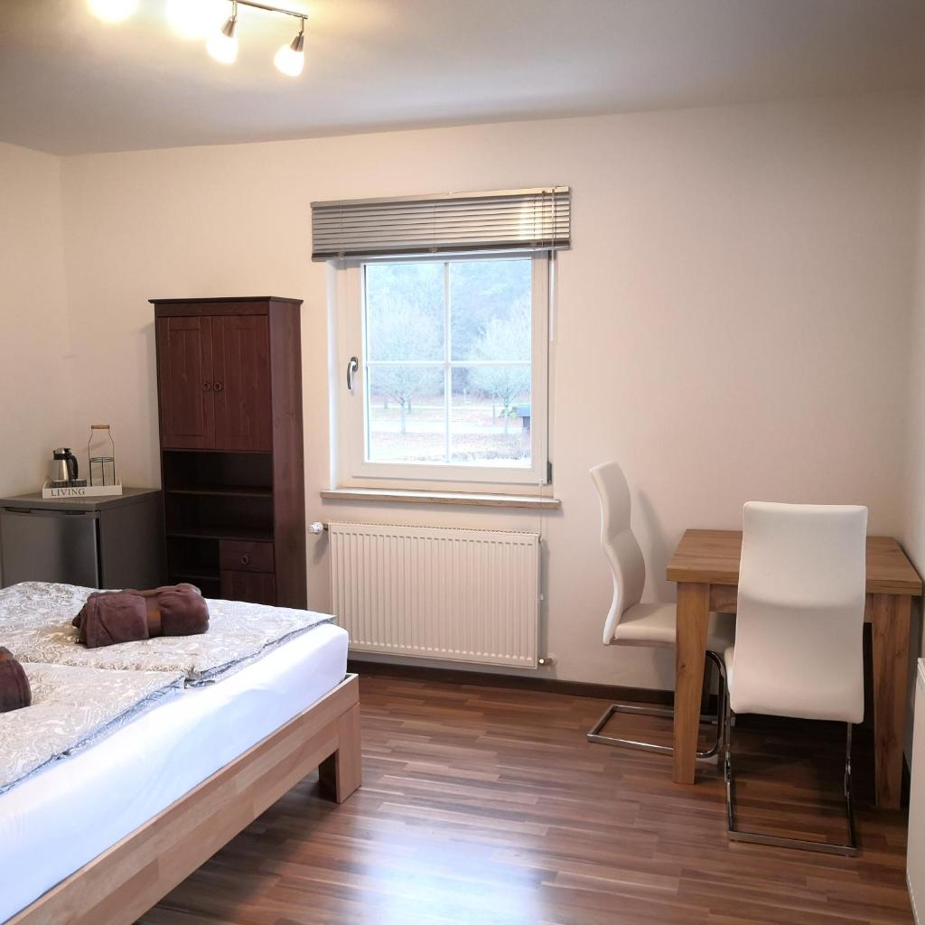Ferienhaus am Bach mit großem Garten 7
