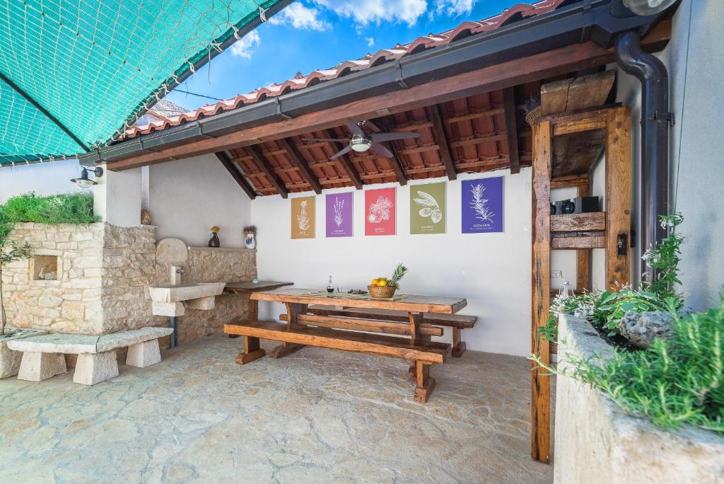 Holiday home Škrika 6