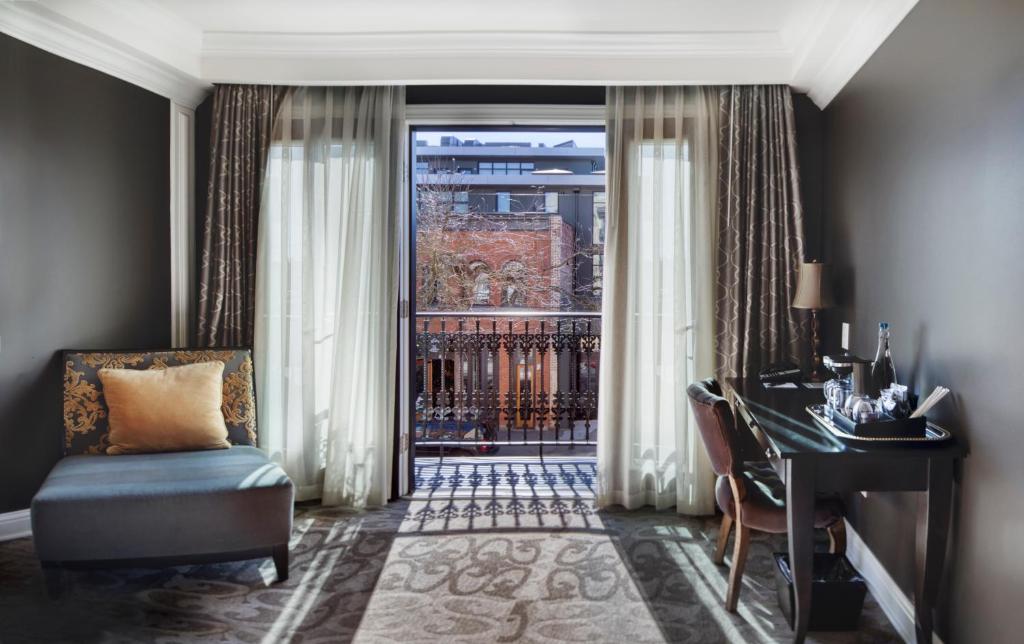 Hotel Ballard Image