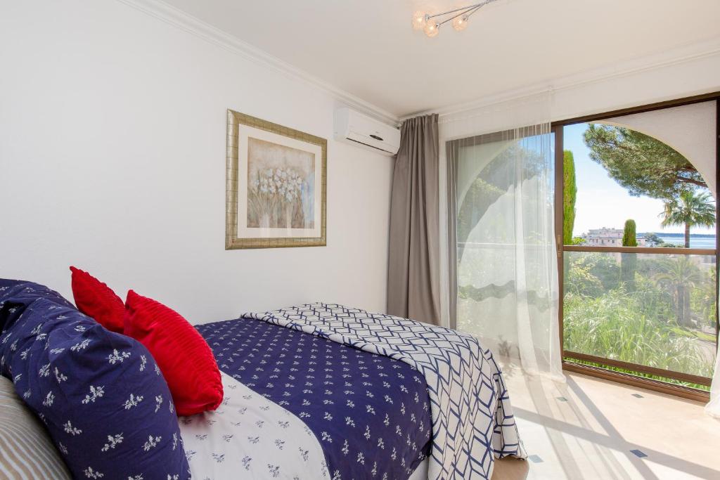 Cozy studio with sea view, swimming pool and greenery 2