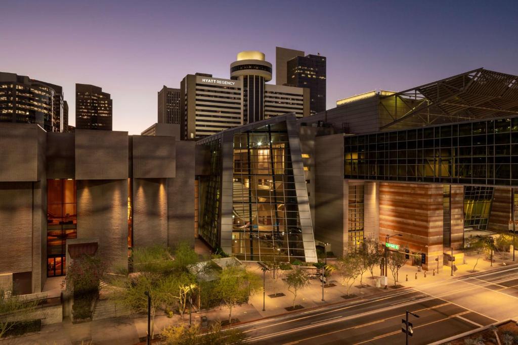 Hyatt Regency Phoenix Image