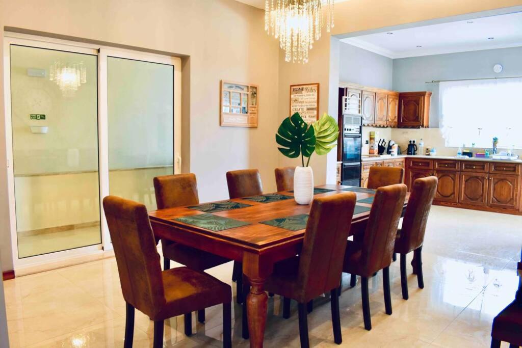 Modern Luxury villa in St. Julians 4