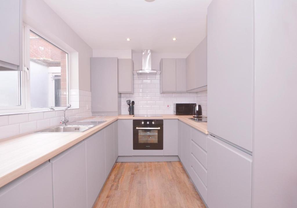 Modern Queens Quarter Townhouse 2 4