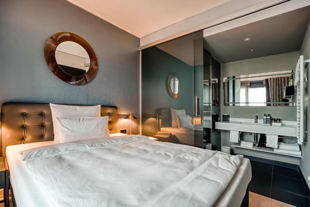 CLOUD No7 APARTMENTS - The Original 7