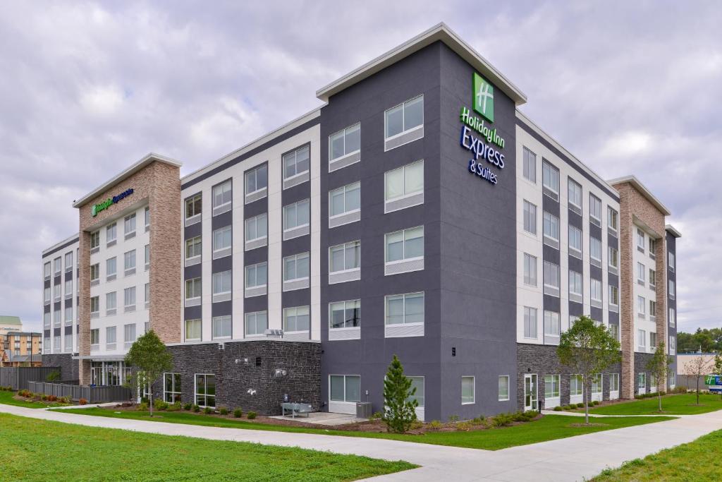 Holiday Inn Express & Suites - Mall of America - MSP Airport, an IHG Hotel Image
