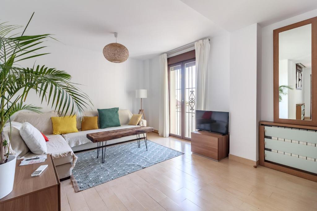 Beautiful Duplex-City Center. Parking by the house 5