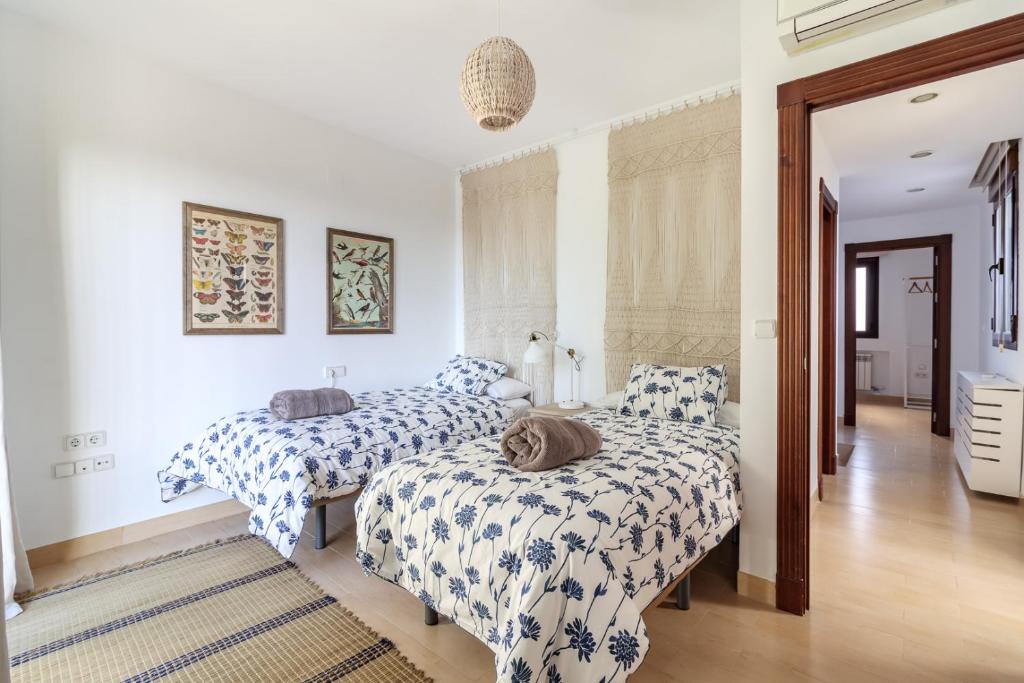 Beautiful Duplex-City Center. Parking by the house 2
