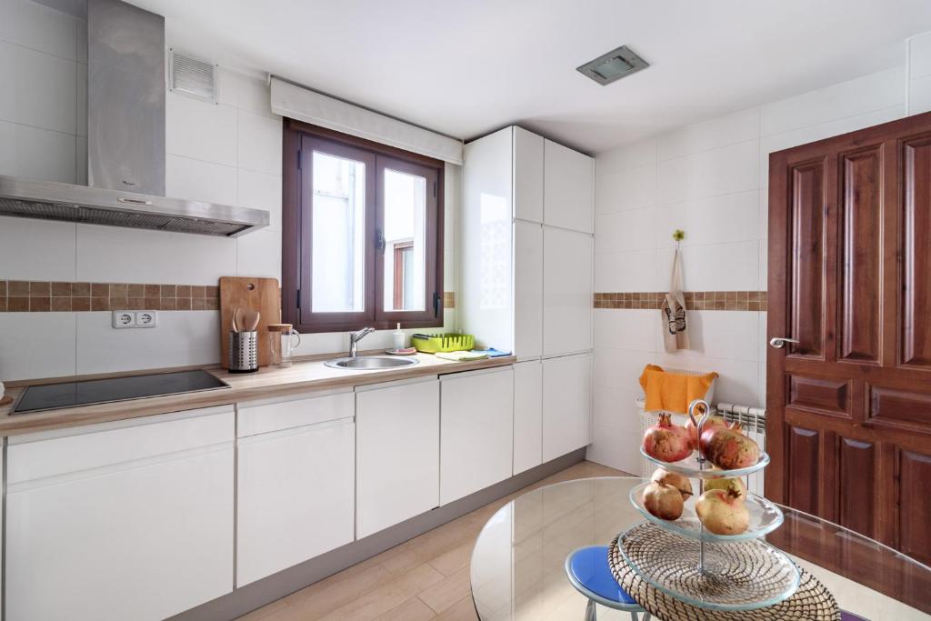 Beautiful Duplex-City Center. Parking by the house 4