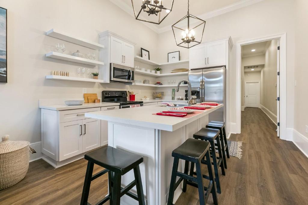 Urban Retreat Near French Quarter 2