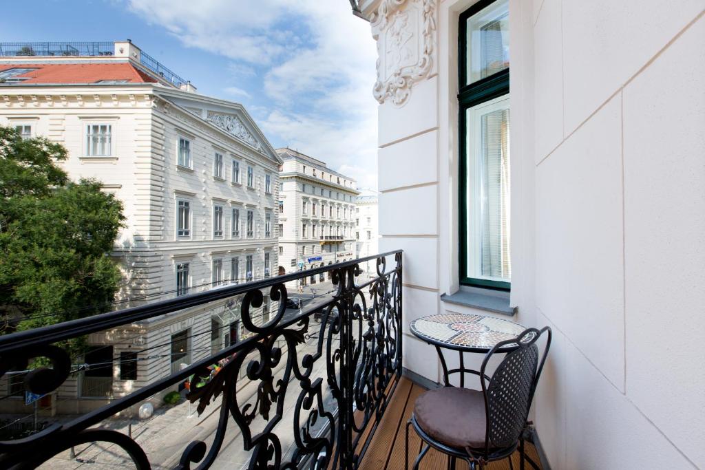 Vienna Residence, City Hall - Parliament 3
