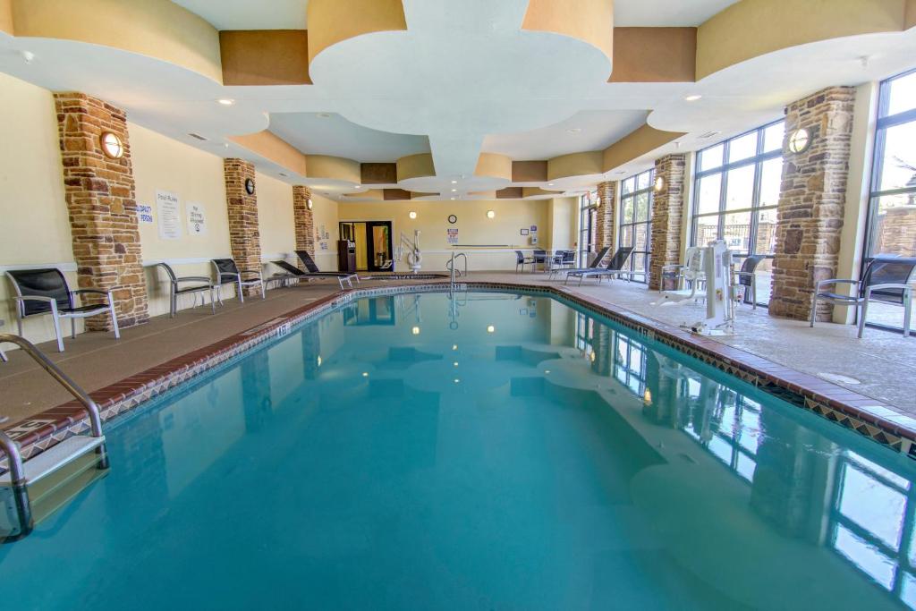 Holiday Inn Arlington Northeast, an IHG Hotel Image