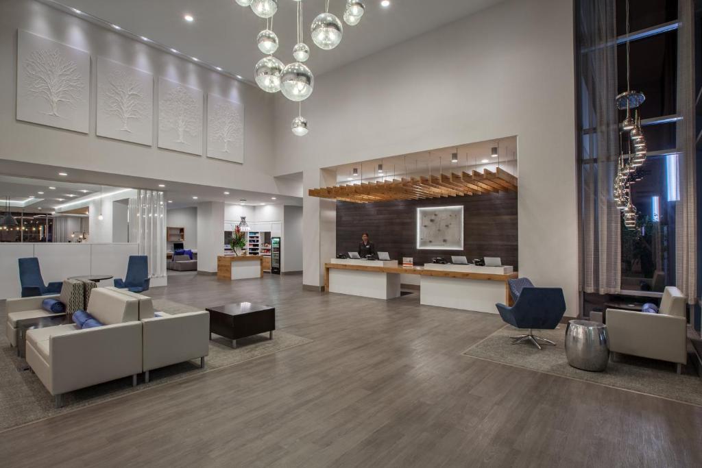 Holiday Inn Cleveland Clinic, an IHG Hotel Image