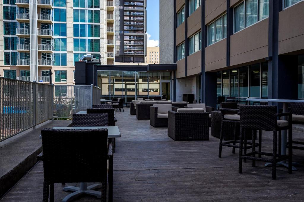 Holiday Inn Houston Downtown, an IHG Hotel Image