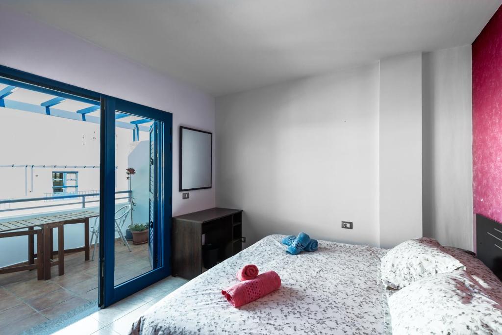 Modern beach house in Famara 2