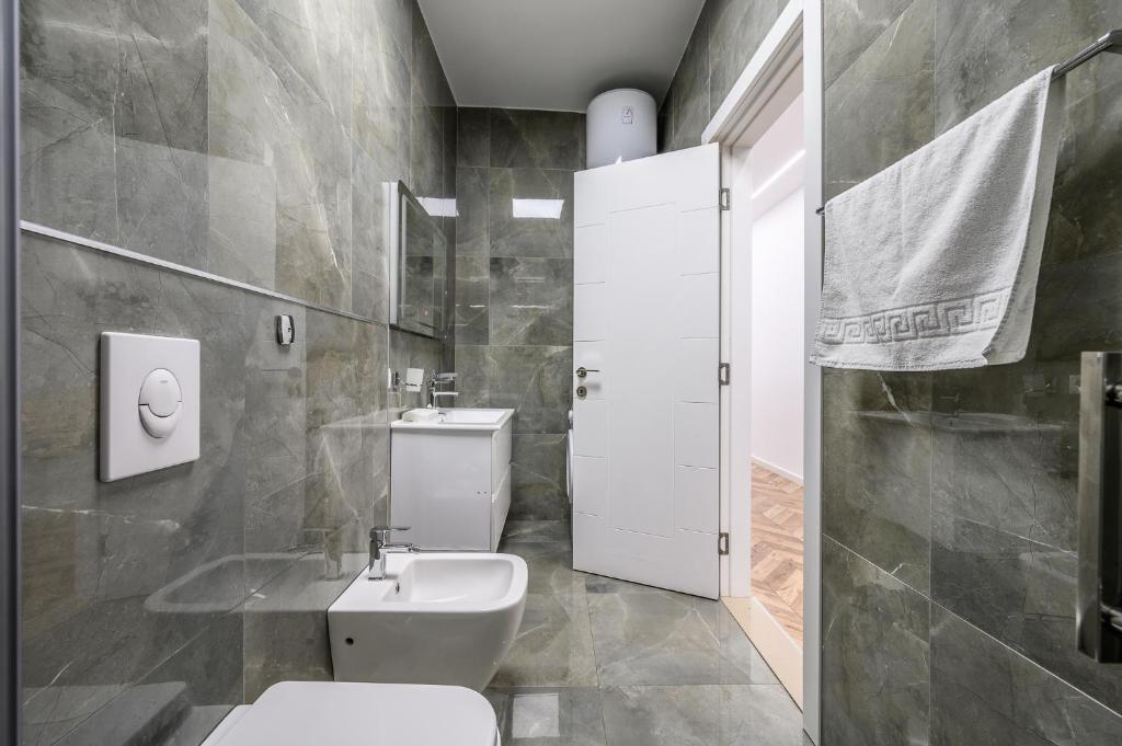 Miku Apartments-LUXURY City View at Wilson Square 7