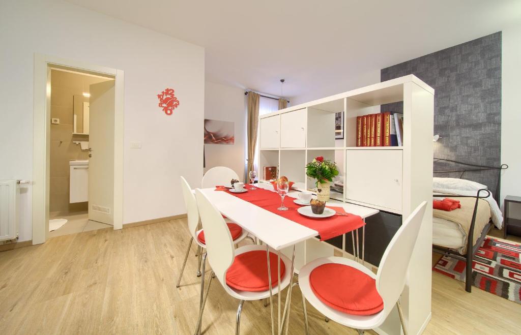 Logo apartments 5 min walk to main square 4