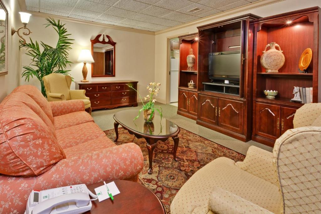 Holiday Inn Memphis-University of Memphis, an IHG Hotel Image