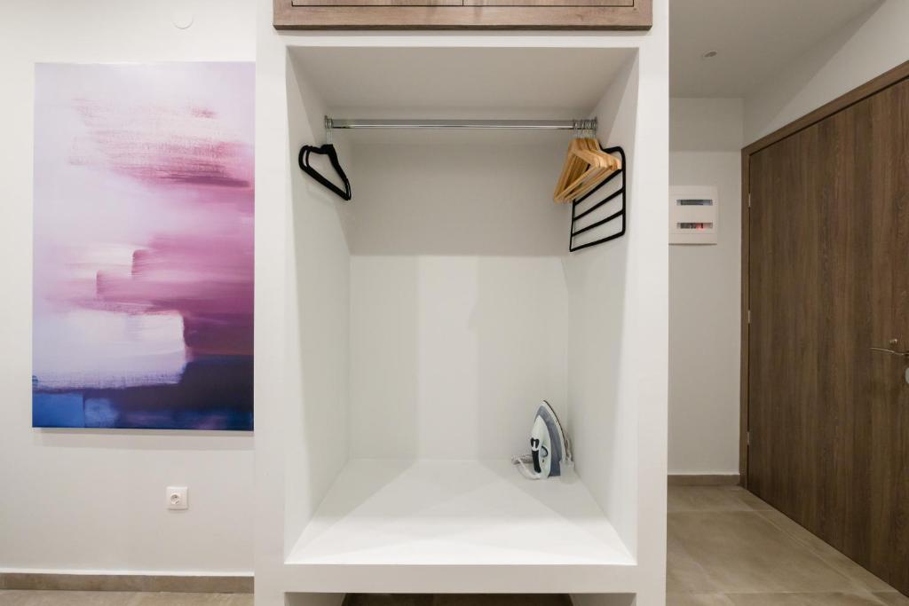 DK Mini Studio White Tower 3