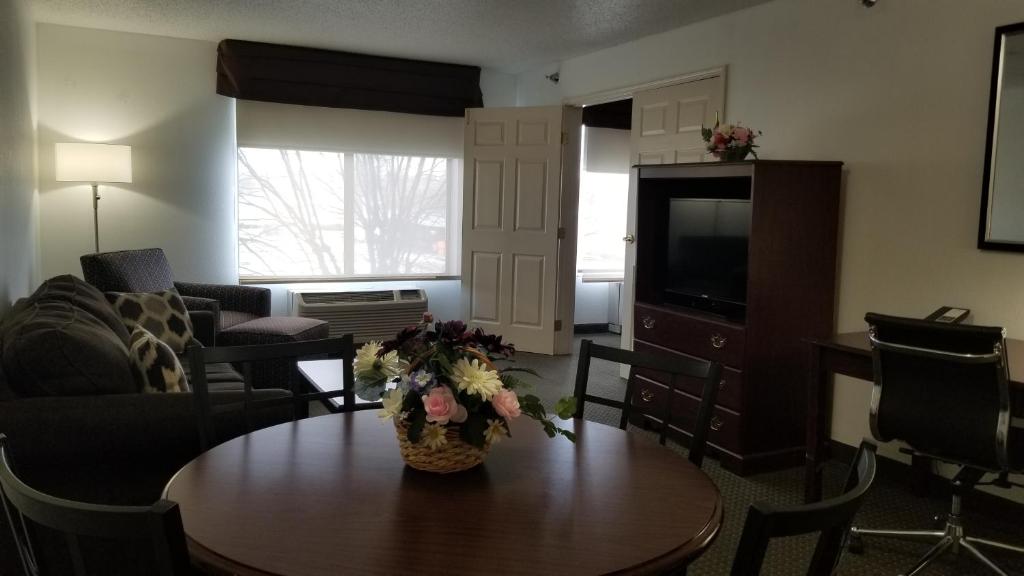 Wingate by Wyndham Airport - Rockville Road Image