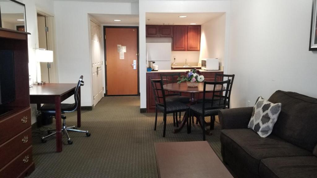 Wingate by Wyndham Airport - Rockville Road Image