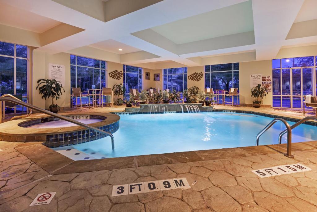 Holiday Inn Express Hotel & Suites Houston-Downtown Convention Center, an IHG Hotel Image