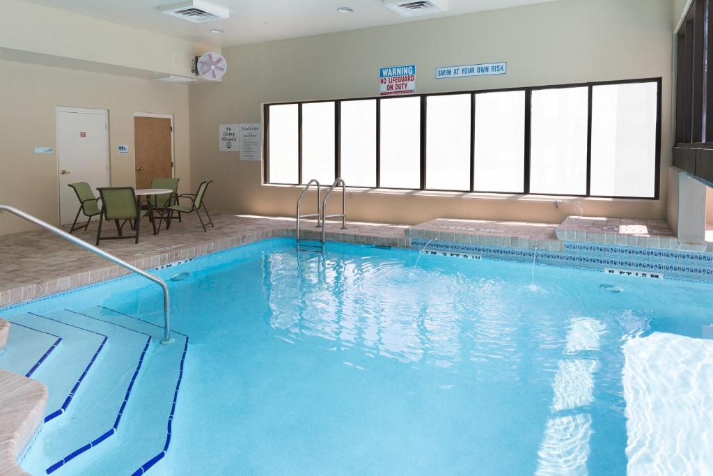Holiday Inn Express Hotel & Suites Jacksonville Airport, an IHG Hotel Image