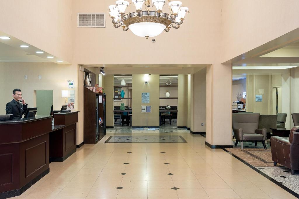 Holiday Inn Express Hotel & Suites Los Angeles Airport Hawthorne, an IHG Hotel Image