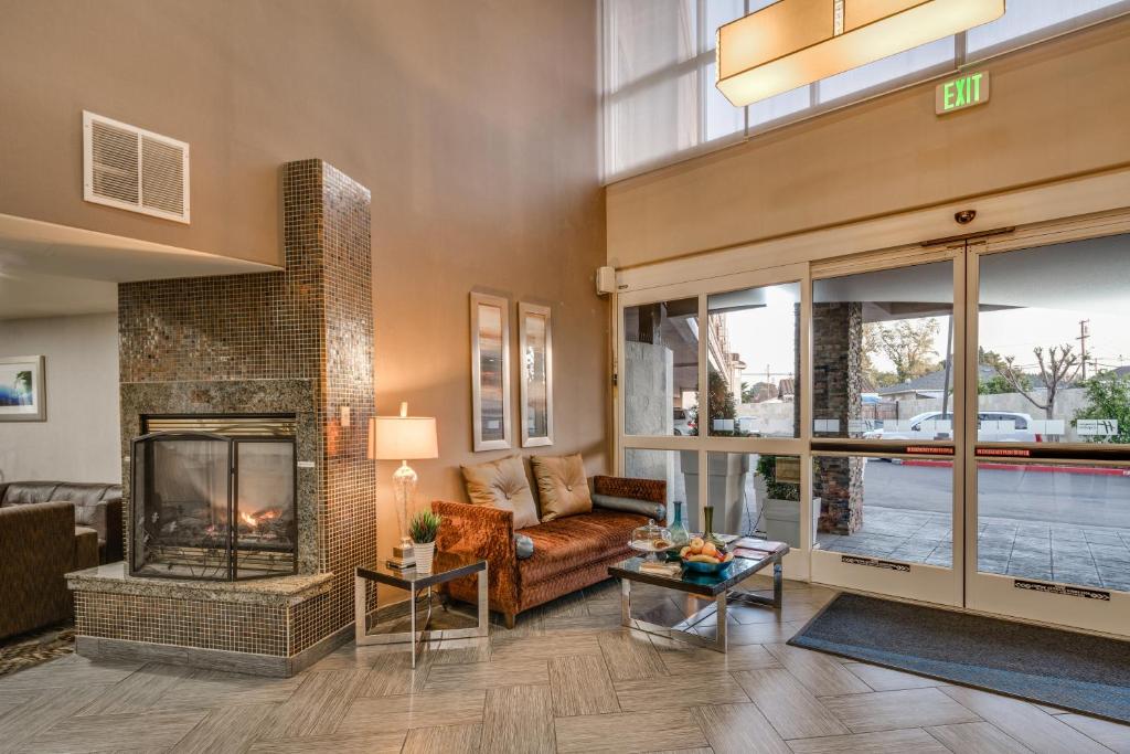 Holiday Inn Express & Suites Santa Clara, an IHG Hotel Image