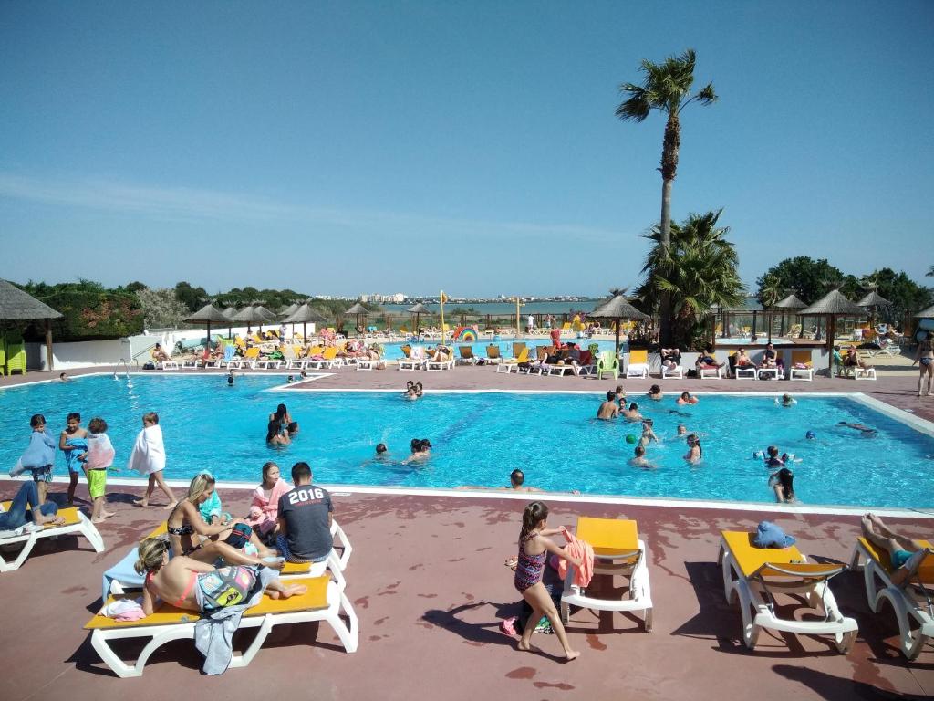 Piscine de l'établissement camping 4 étoiles le lac des rêves ou située à proximité