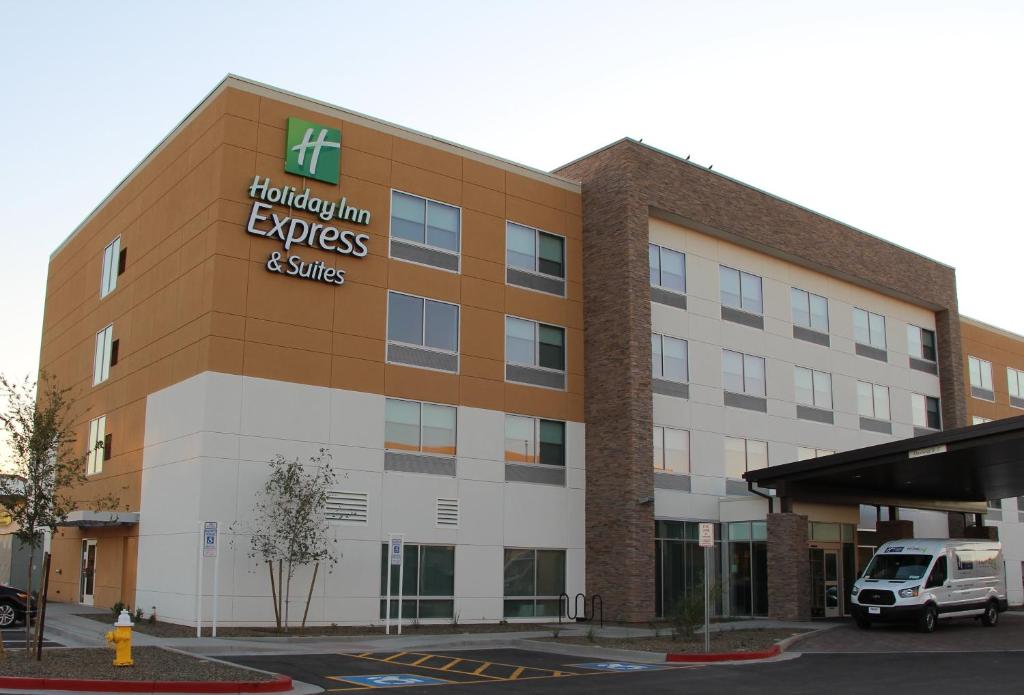 Holiday Inn Express & Suites - Phoenix - Airport North, an IHG Hotel Image